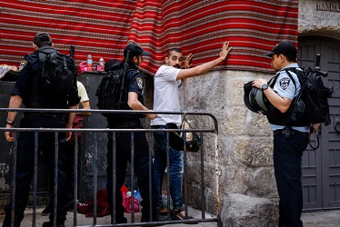 Israel Kerahkan Ribuan Polisi Untuk Awasi Shalat Jum'at Pertama Di Bulan Ramadhan Di Al-Aqsa